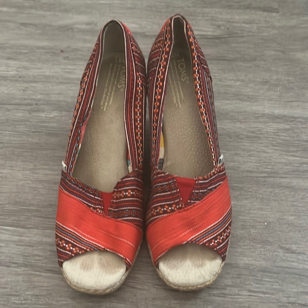 TOMS wedges